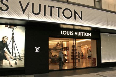 negozi abbigliamento gela louis vuitton|louis vuitton roma etoile.